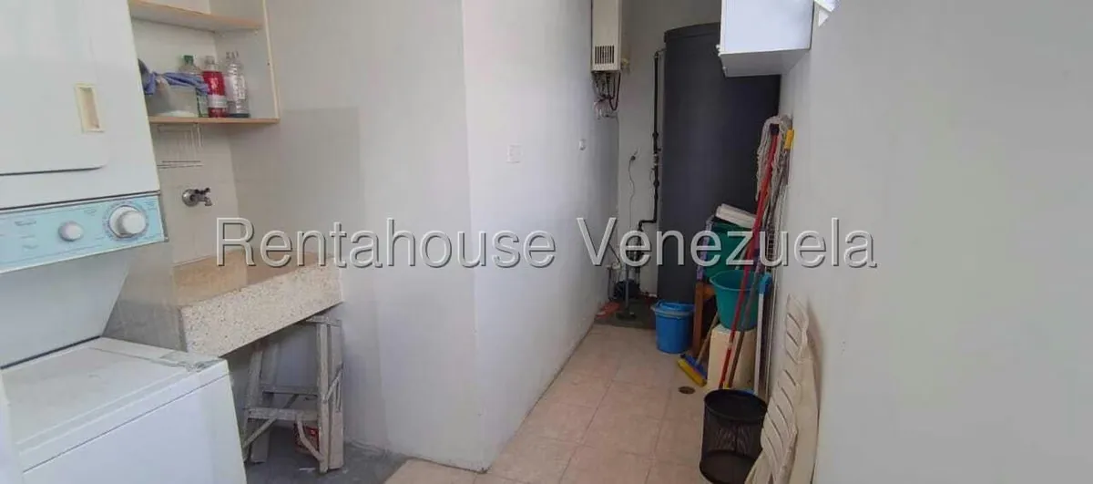 Apartamento (1 Nivel) en Alquiler en Cumbres de Curumo, Distrito Metropolitano - 23