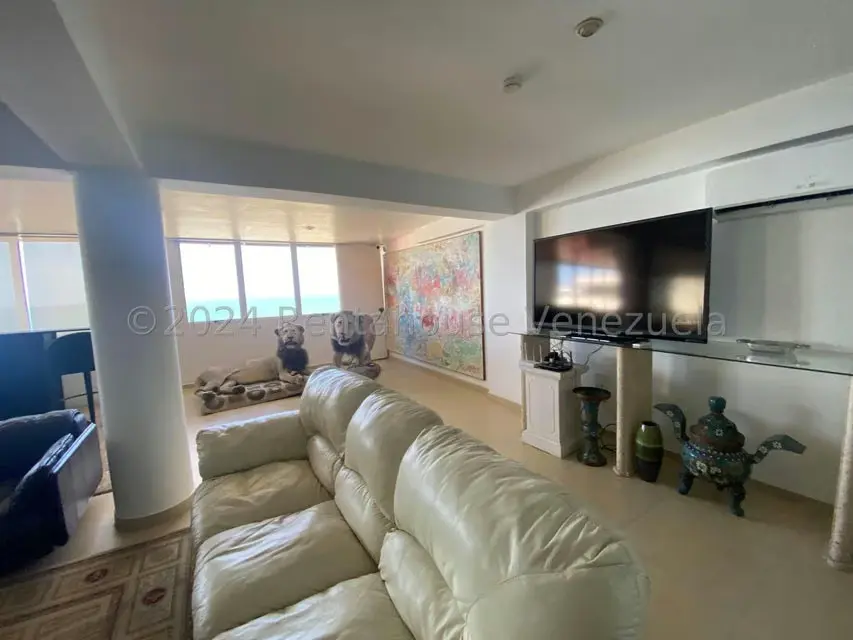 Apartamento (1 Nivel) en Venta en Avenida Bolivar, Nueva Esparta - 2