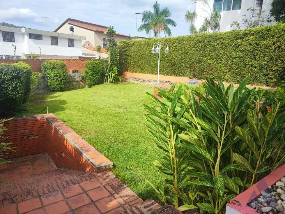 Vendo casa 1356m2 Prados del Este 5510 - 5