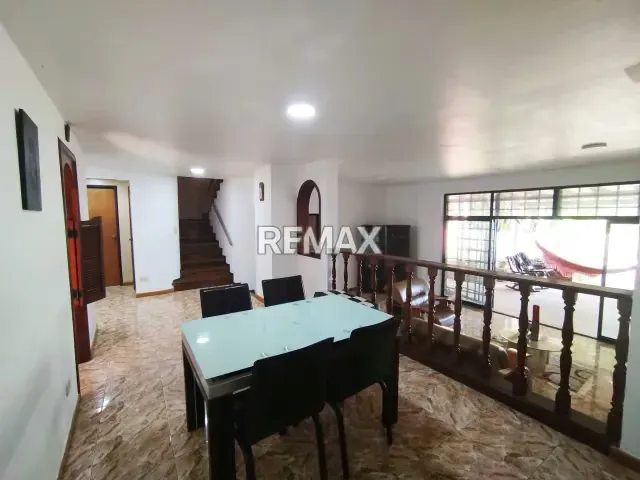 AMPLIA Y HERMOSA CASA EN VENTA EN LOMAS DE MONTE CLARO - 2