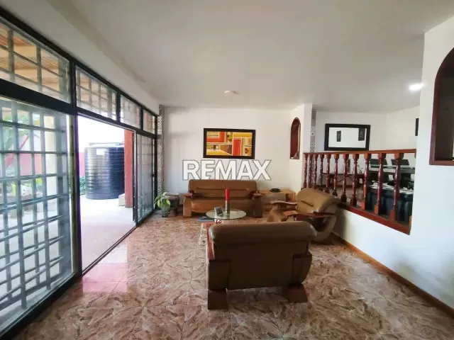 AMPLIA Y HERMOSA CASA EN VENTA EN LOMAS DE MONTE CLARO - 5