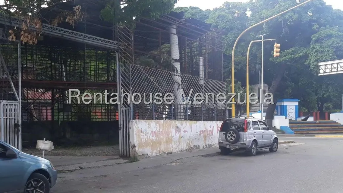 Terreno (Comercial) en Venta en San Martin, Distrito Metropolitano - 2