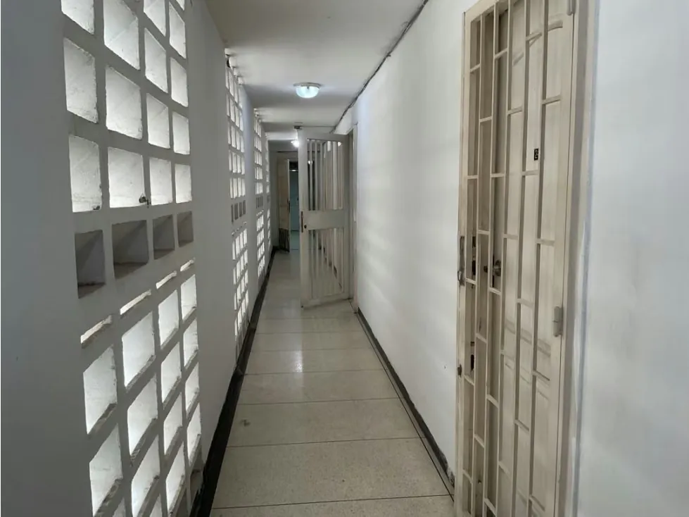 Alquilo oficina 40m2 Los Dos Caminos 9609 - 6