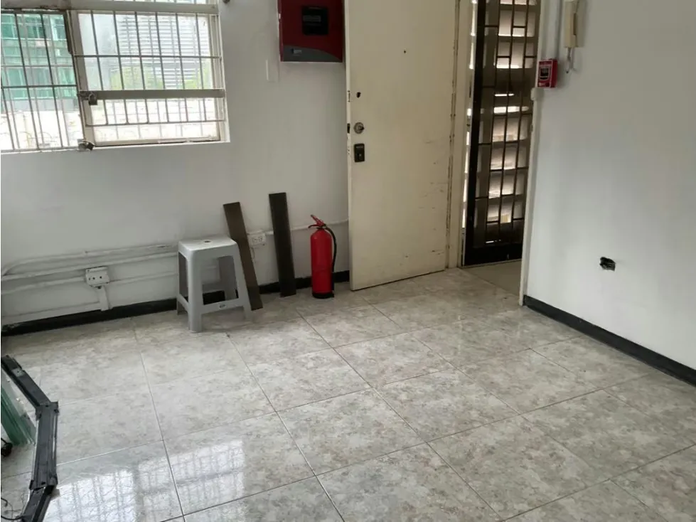 Alquilo oficina 40m2 Los Dos Caminos 9609 - 8