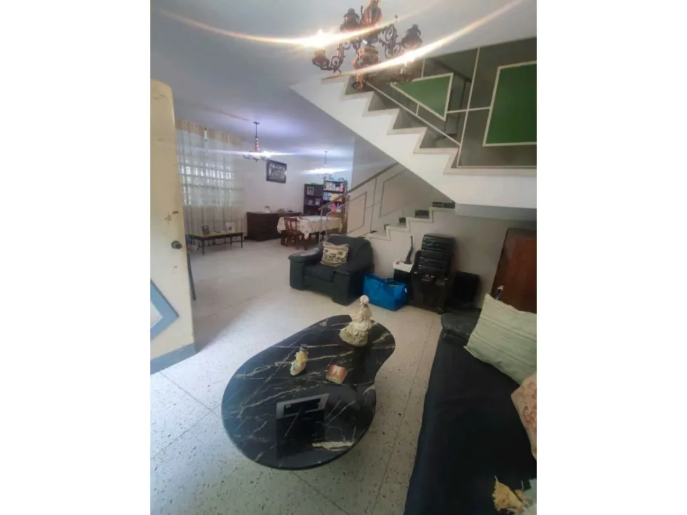 Se vende casa en calle cerrada 320m2 El Marqués 1089 - 21