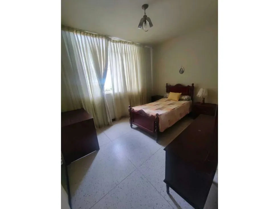 Se vende casa en calle cerrada 320m2 El Marqués 1089 - 23