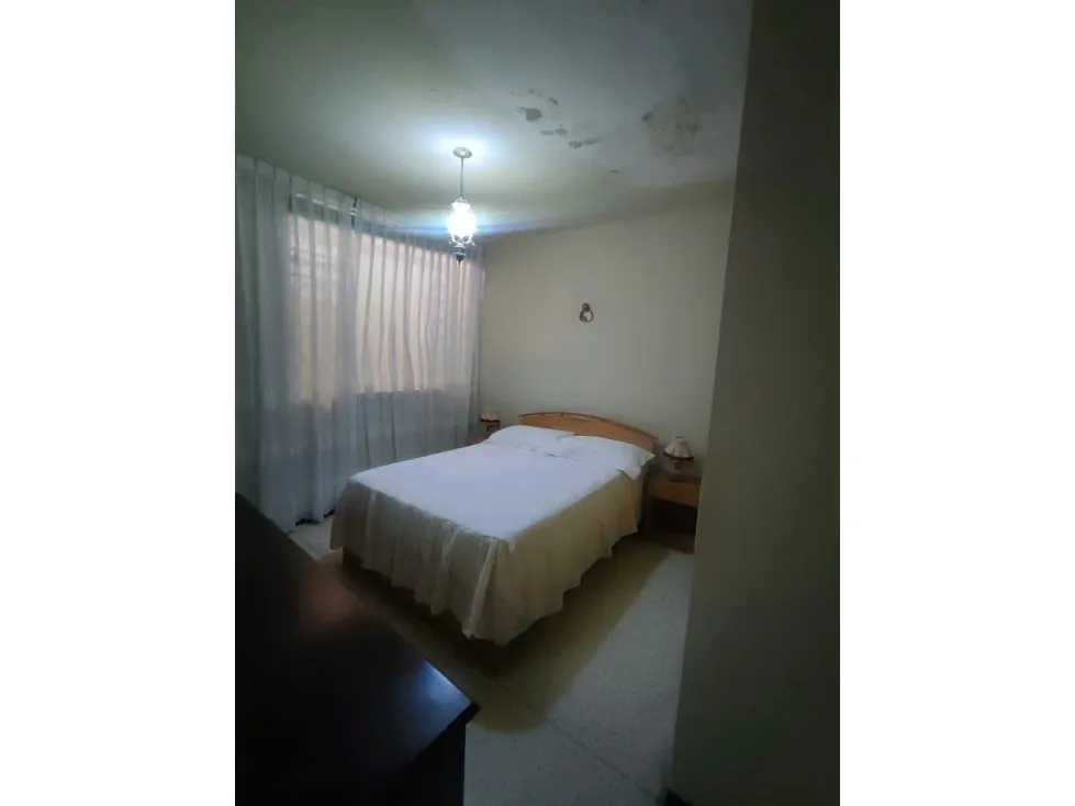 Se vende casa en calle cerrada 320m2 El Marqués 1089 - 24