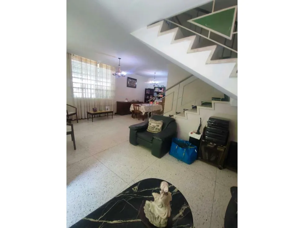 Se vende casa en calle cerrada 320m2 El Marqués 1089 - 4