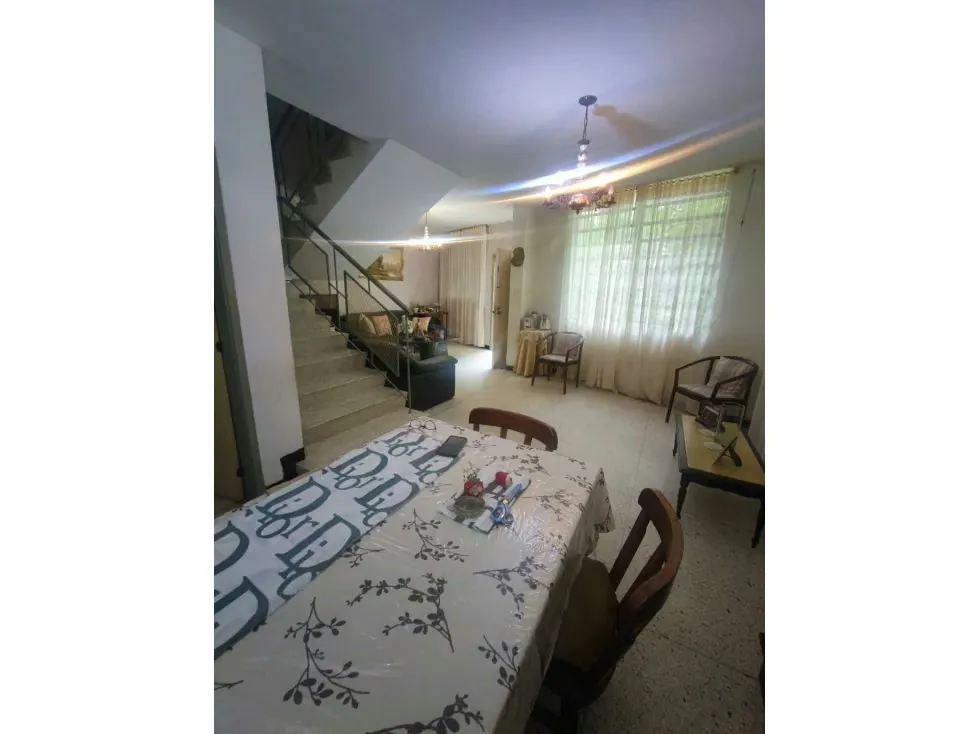 Se vende casa en calle cerrada 320m2 El Marqués 1089 - 34