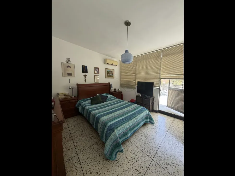AMPLIA CASA EN VENTA URB. COLINAS DE BELLO MONTE - 11