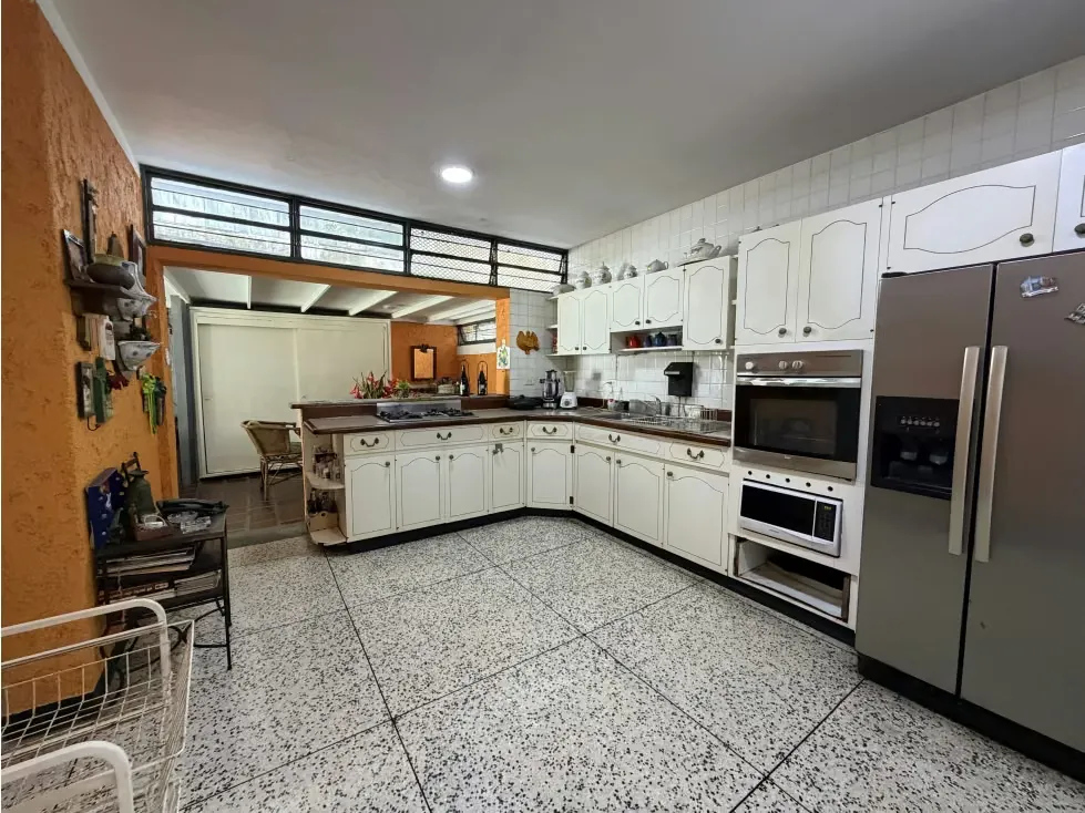 AMPLIA CASA EN VENTA URB. COLINAS DE BELLO MONTE - 12