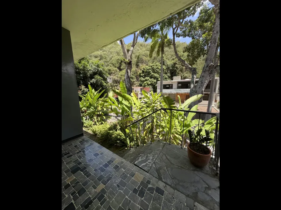 AMPLIA CASA EN VENTA URB. COLINAS DE BELLO MONTE - 13