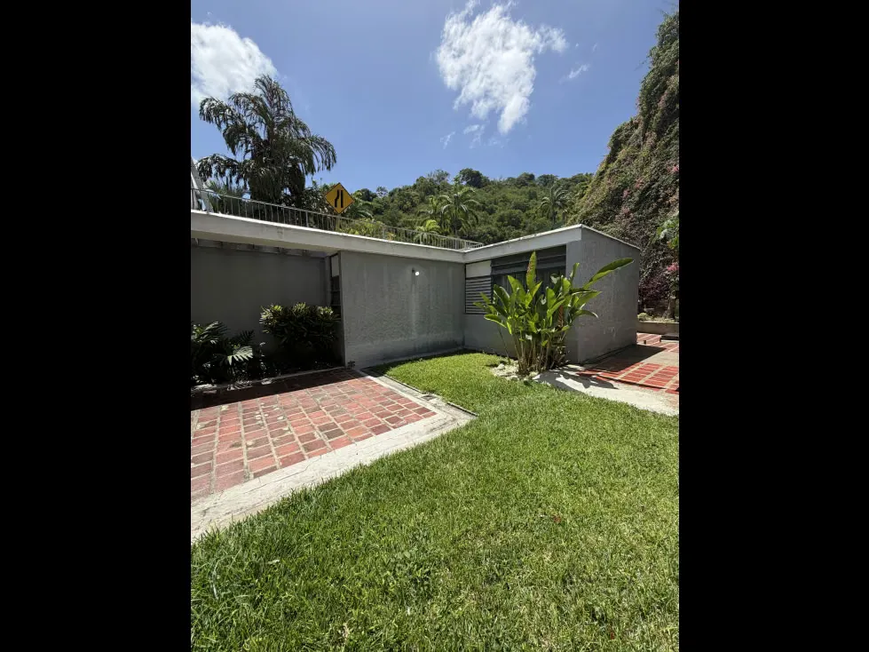 AMPLIA CASA EN VENTA URB. COLINAS DE BELLO MONTE - 5