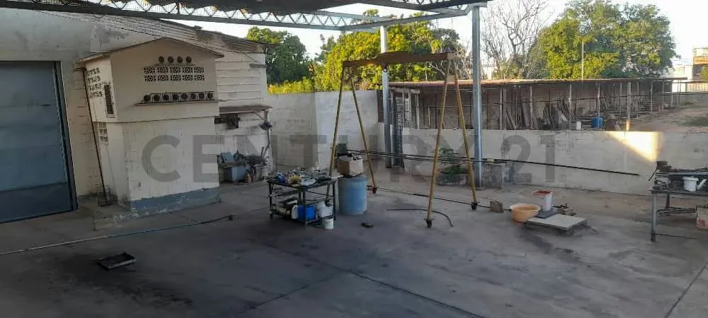 Venta de Galpon a una Cuadra de La Limpia - 2