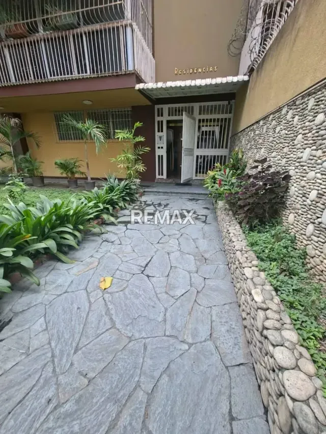 EN ALQUILER APARTAMENTO EN LAS MERCEDES - 2