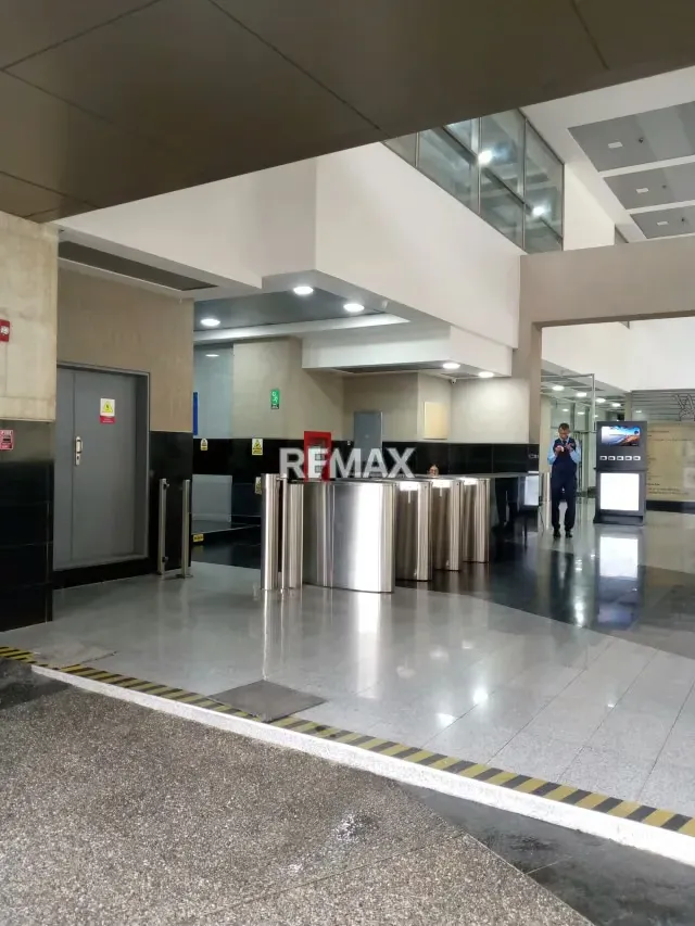 Local Comercial Centro de Conveniencias Xpress Macaracuay IV - 11