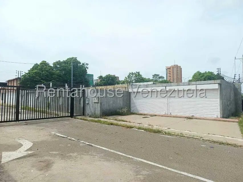 Casa (1 Nivel) en Venta en Avenida Universidad, Zulia - 3