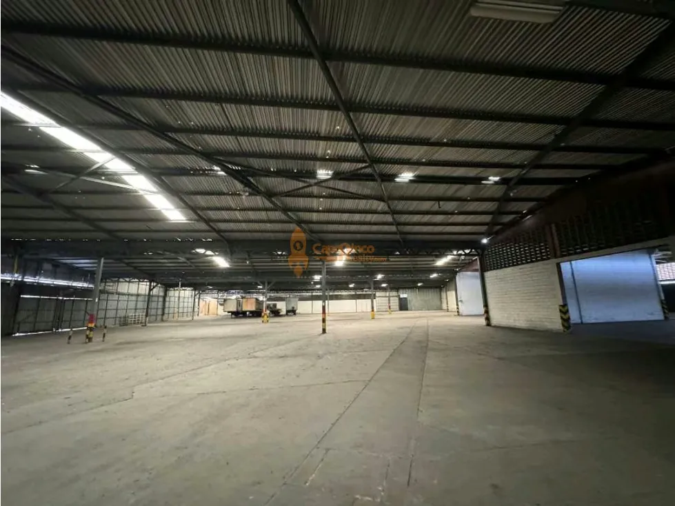 COMPLEJO DE GALPONES DE 13.000 M2 ZONA INDUSTRIAL