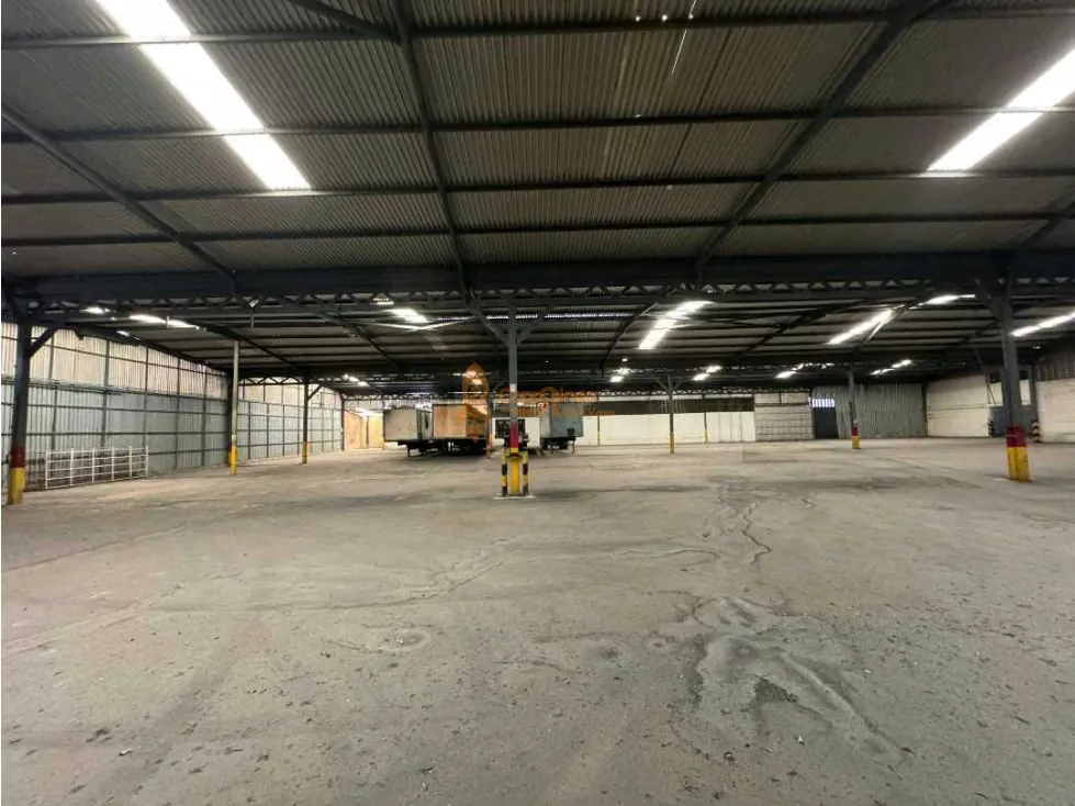 COMPLEJO DE GALPONES DE 13.000 M2 ZONA INDUSTRIAL - 2