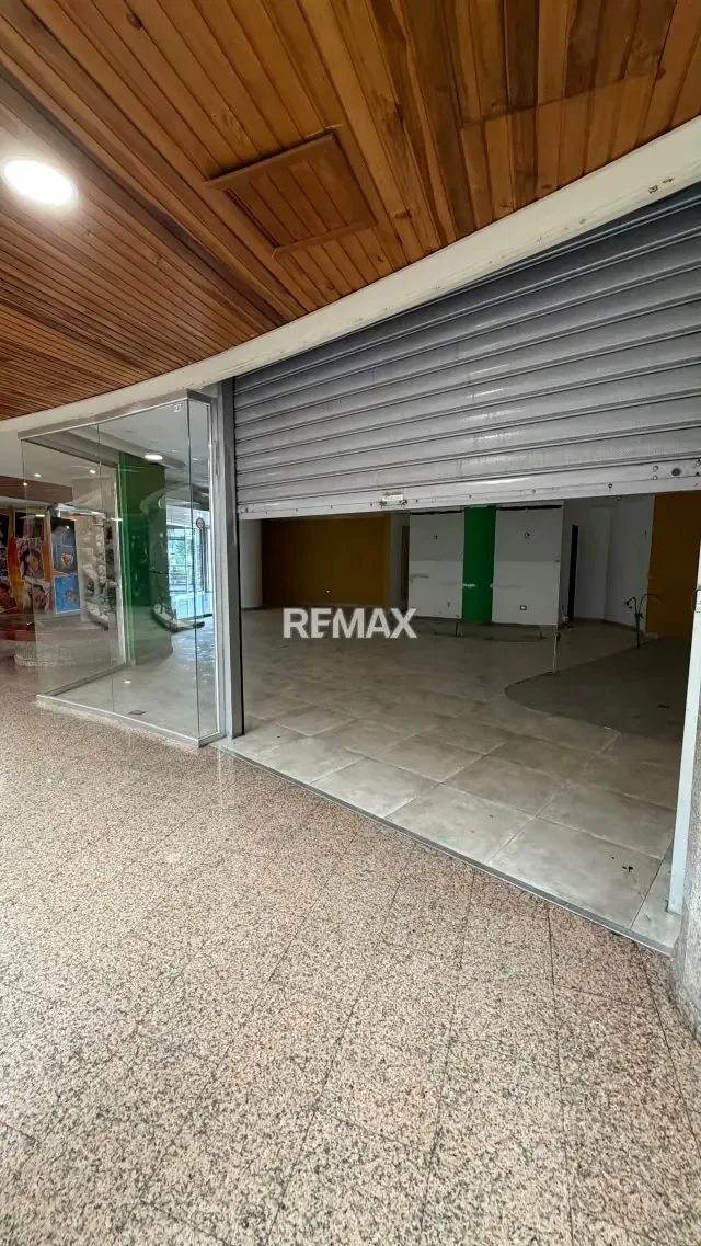 Se ALQUILA LOCAL COMERCIAL C.C. VÍA VENETO URB MAÑONGO - 2