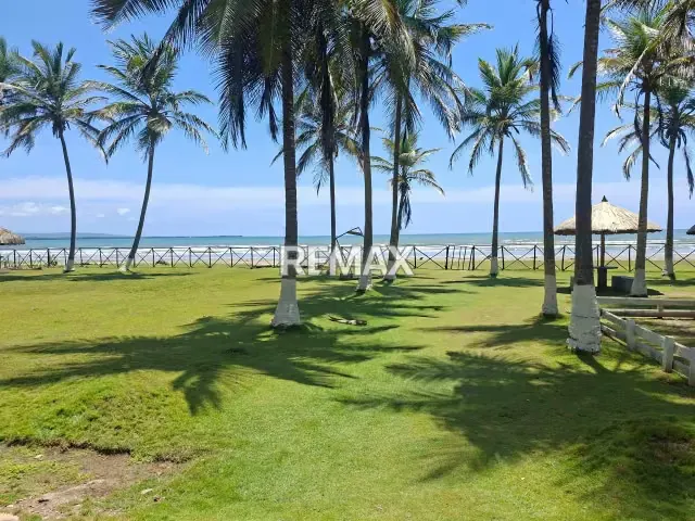En Venta Apartamento Amoblado en el conjunto Portofino Con Salida Directa A La Playa - 16