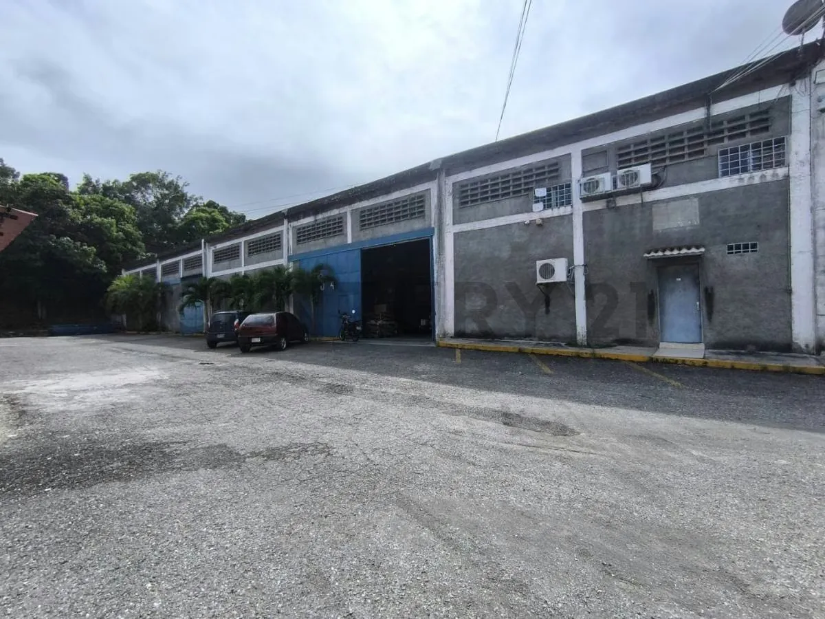 Venta de Galpón de 1527,15 m² en Guatire