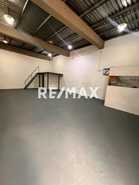 LOCAL DE 85M2 EN ALQUILER SECTOR Santa Rosa