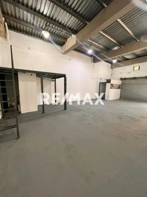 LOCAL DE 85M2 EN ALQUILER SECTOR Santa Rosa - 3