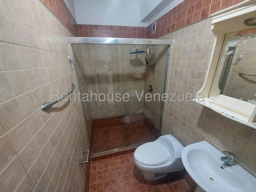 Apartamento (1 Nivel) en Alquiler en Casco Central, Carabobo - 11