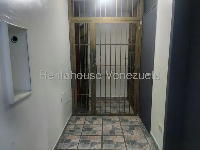 Apartamento (1 Nivel) en Alquiler en Casco Central, Carabobo - 13