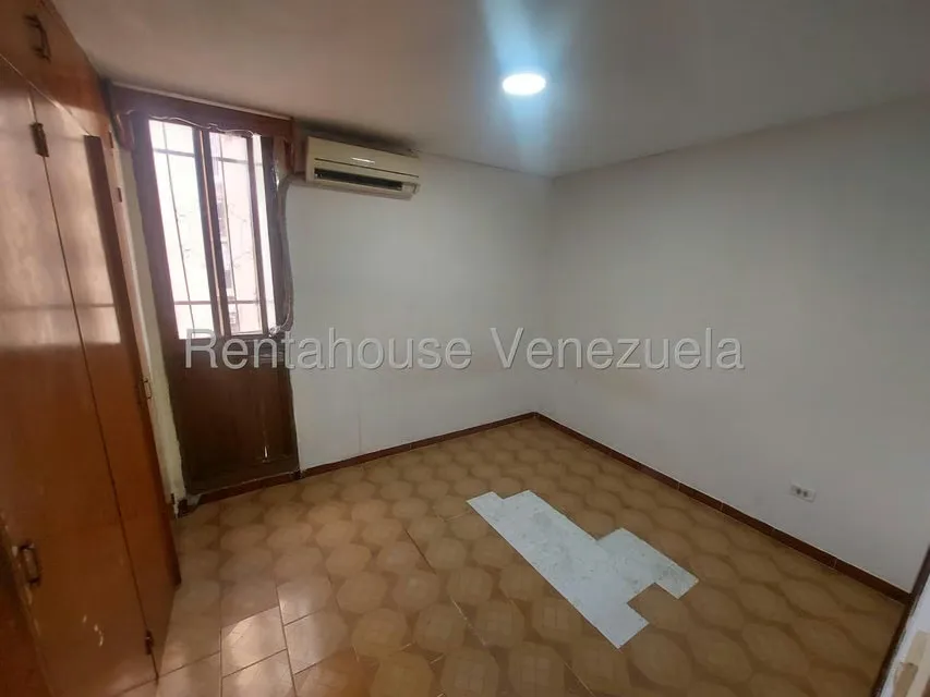 Apartamento (1 Nivel) en Alquiler en Casco Central, Carabobo - 8