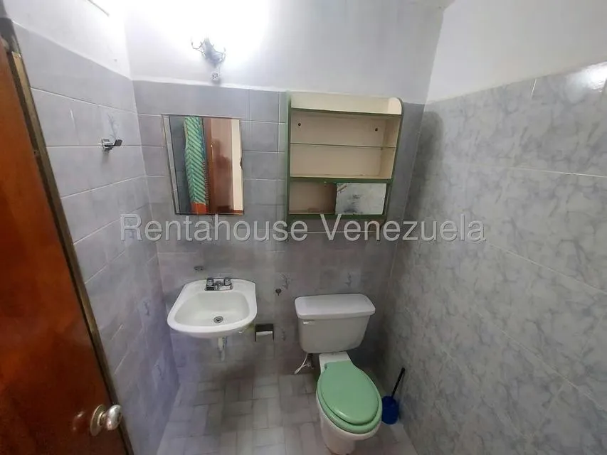 Apartamento (1 Nivel) en Alquiler en Casco Central, Carabobo - 10