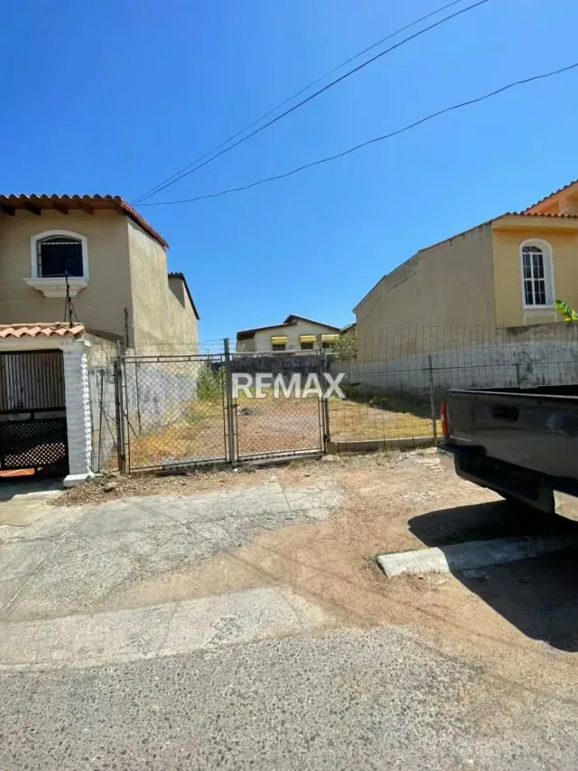 SE VENDE TERRENO EN EL INGENIO - 2