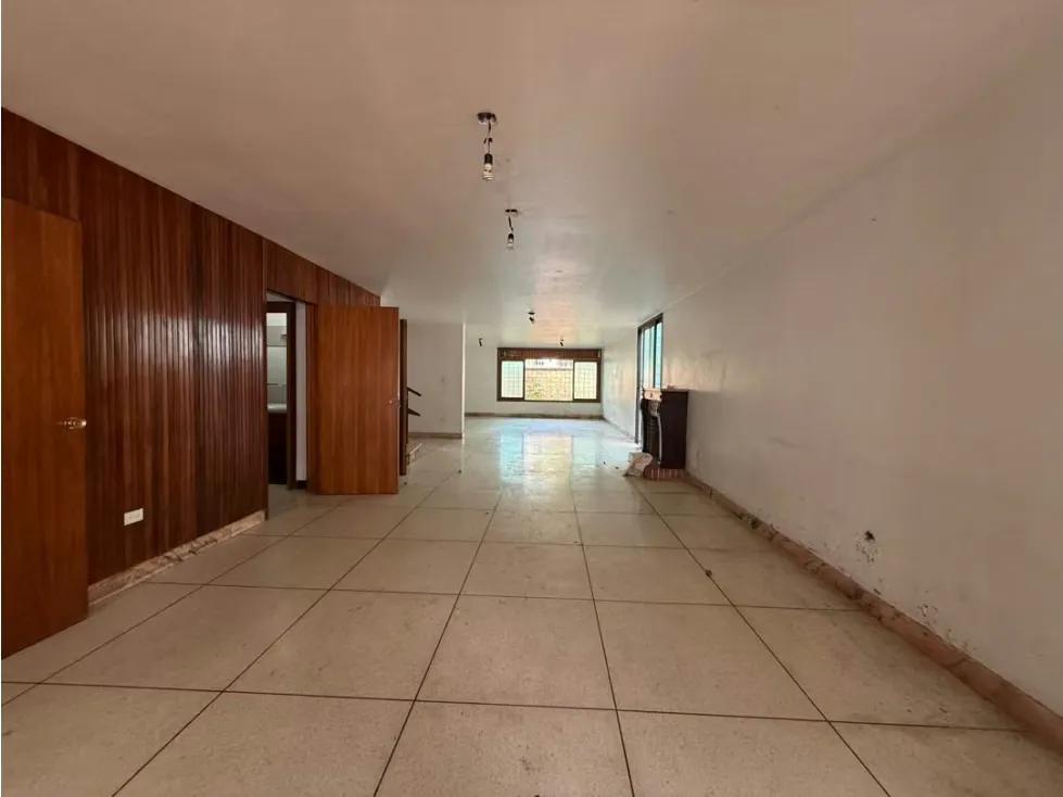 Casa en venta 530m2 4H+S/4.5B+S/3P Altamira - 4