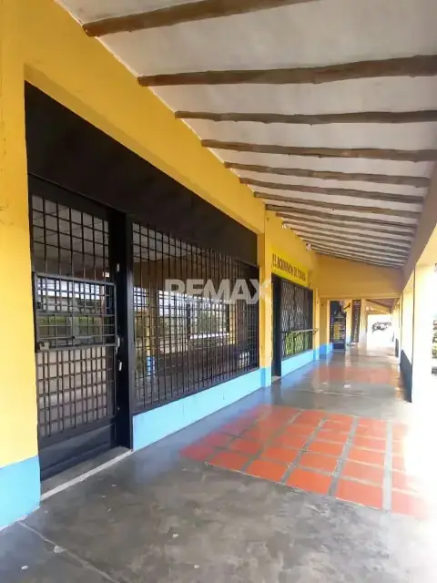 SE ALQUILA LOCAL C.C. LAS COLINAS, AVENIDA PRINCIPAL DE TIPURO.