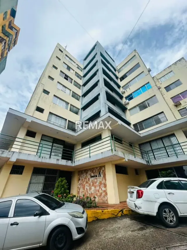 EN VENTA LOCAL COMERCIAL EN RESIDENCIAS EL PARQUE