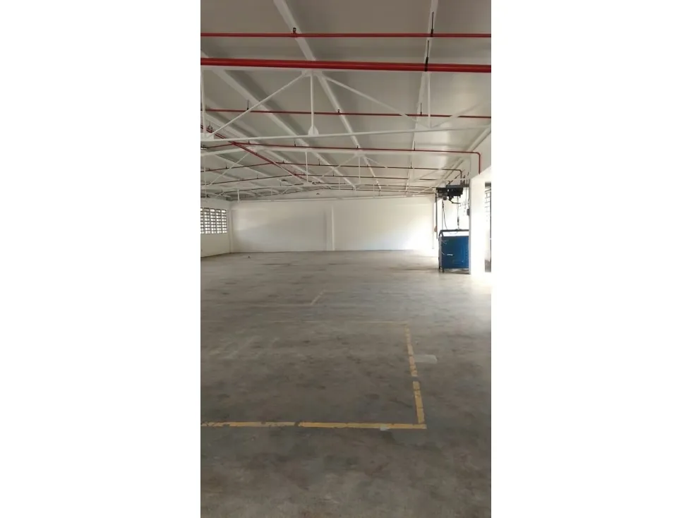 Se vende local industrial 435m2 Boleita Sur 7736