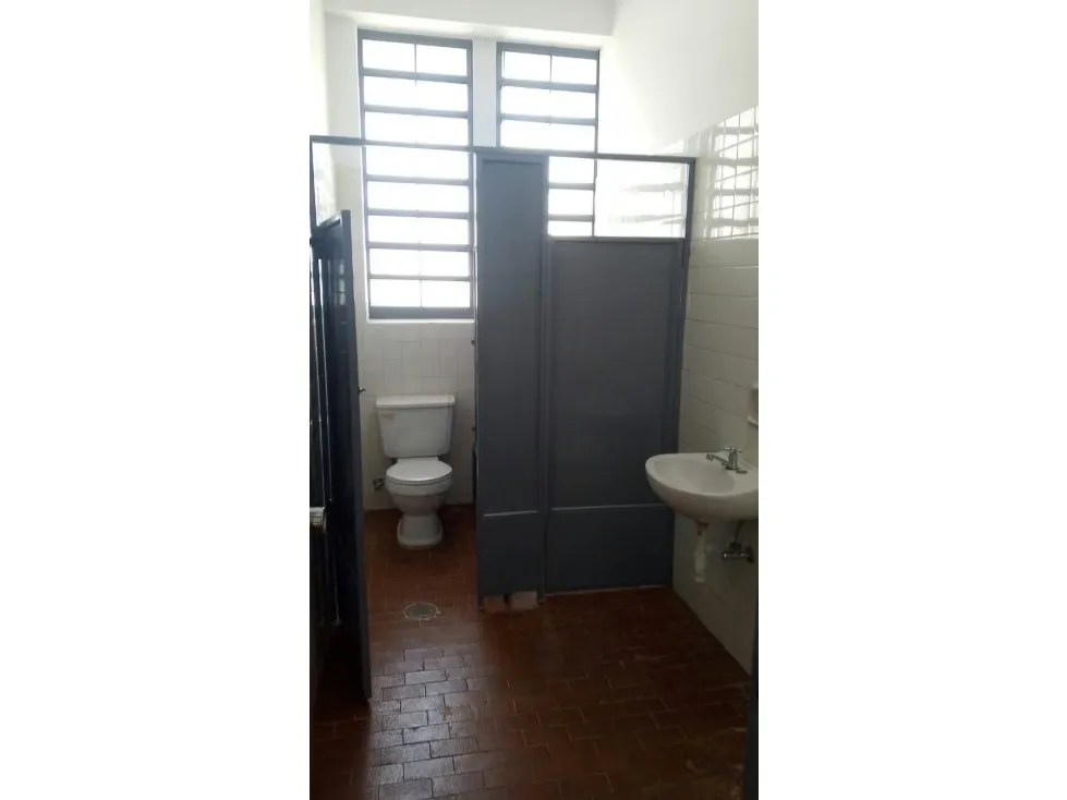 Se vende local industrial 435m2 Boleita Sur 7736 - 7