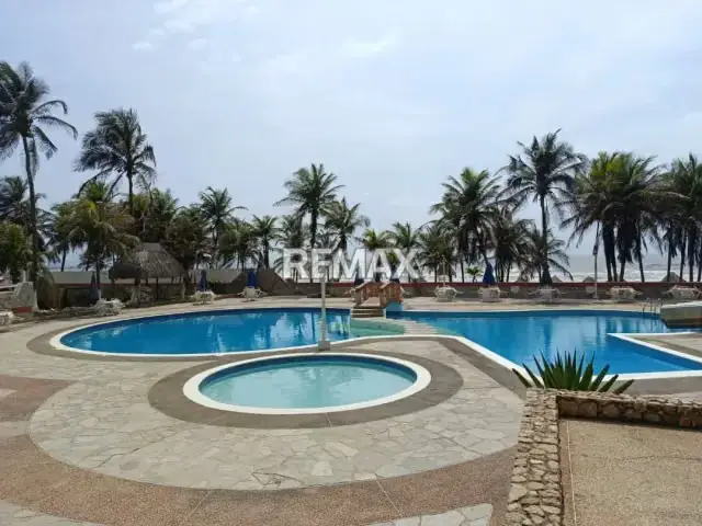 EN VENTA APARTAMENTO EN EL CONJUNTO RESIDENCIAL LOS ROQUES, EXCELENTES CONDICIONES, A ORILLA DE CARRETERA NACIONAL Y CON SALIDA AL MAR