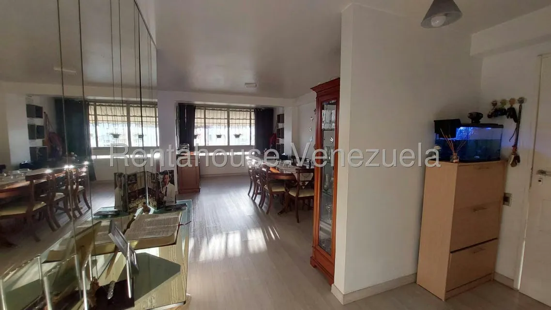 Apartamento (1 Nivel) en Venta en La Urbina, Distrito Metropolitano - 2