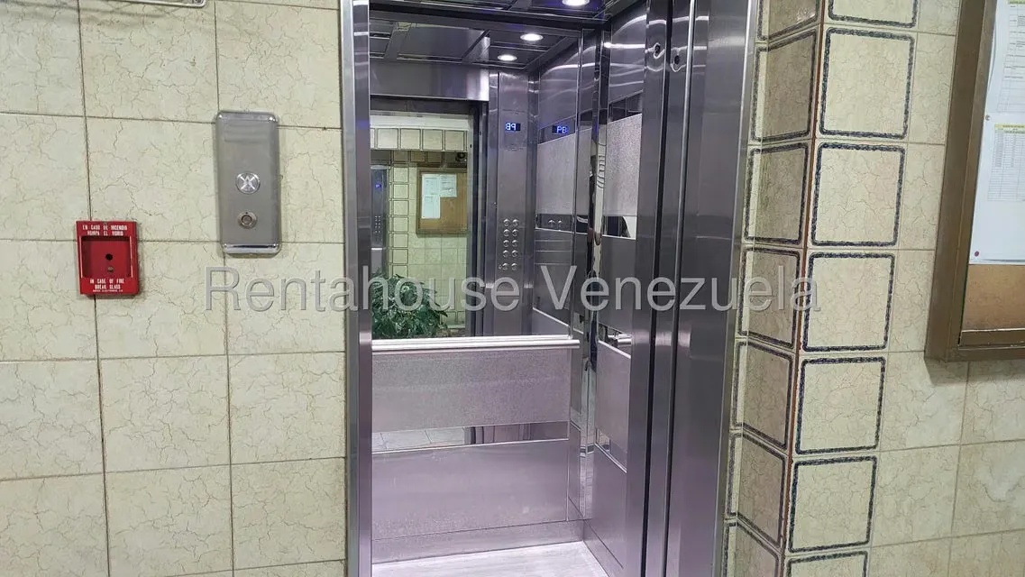 Apartamento (1 Nivel) en Venta en La Urbina, Distrito Metropolitano - 23
