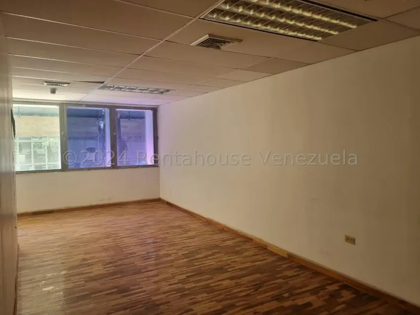 Oficina en Venta en Los Palos Grandes, Distrito Metropolitano - 3