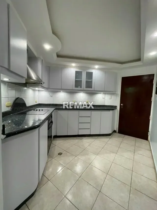 SE VENDE ESPECTACULAR APARTAMENTO - 2