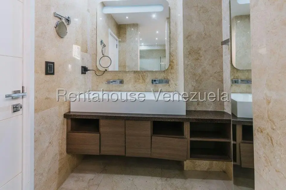 Apartamento (1 Nivel) en Alquiler en Campo Alegre, Distrito Metropolitano - 30