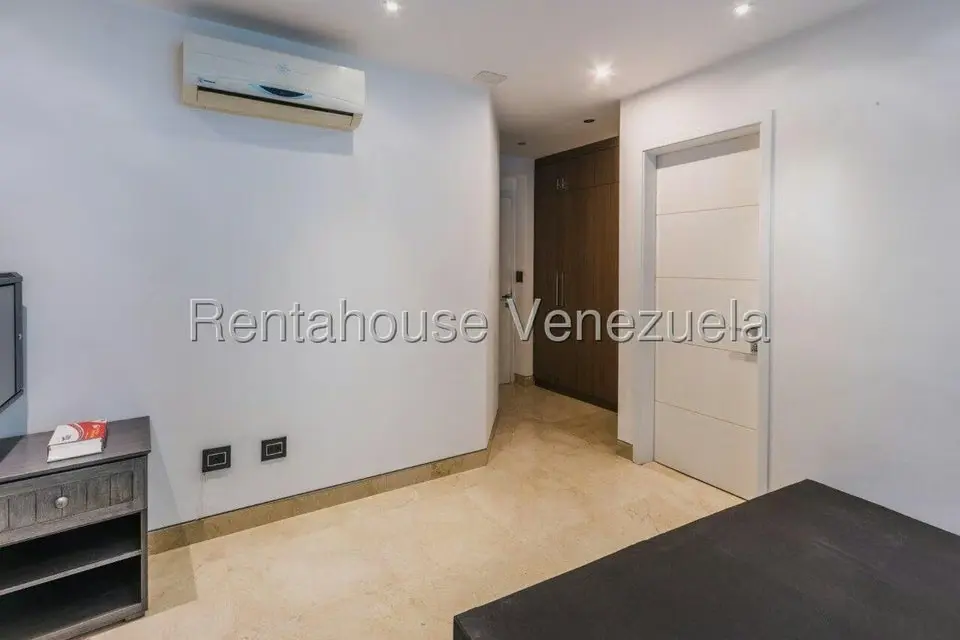 Apartamento (1 Nivel) en Alquiler en Campo Alegre, Distrito Metropolitano - 34