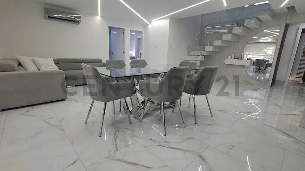 Exclusivo Penthouse en Venta – Los Chaguaramos