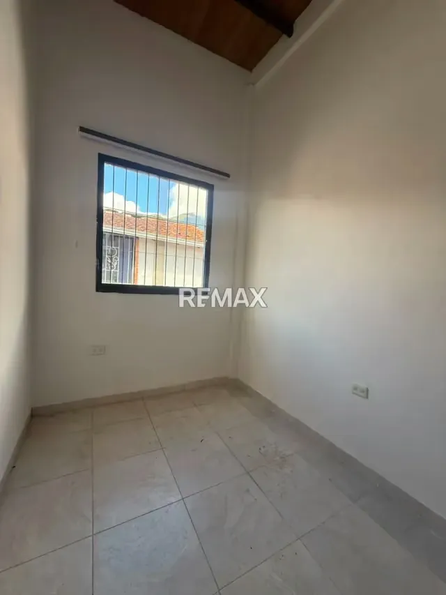 En Alquiler 6 Habitaciones estudiantiles para Damas en la Cueva del Oso, Calle Agua Linda con Calle el Trébol. - 6