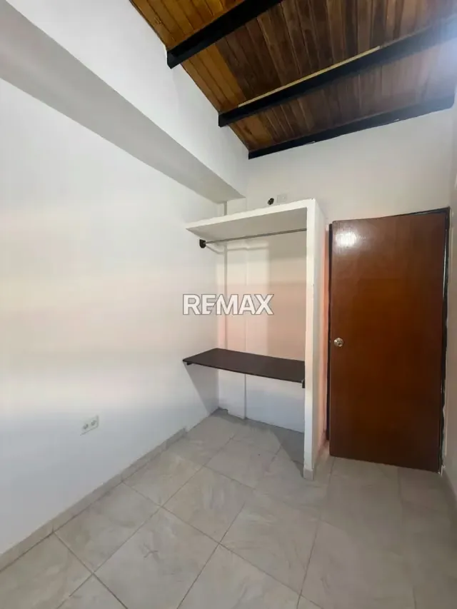 En Alquiler 6 Habitaciones estudiantiles para Damas en la Cueva del Oso, Calle Agua Linda con Calle el Trébol. - 7