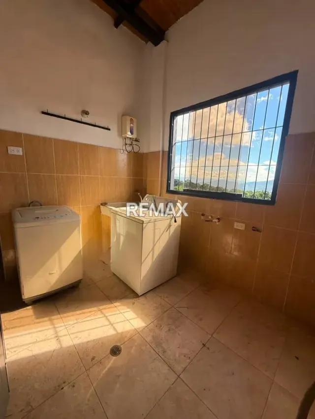 En Alquiler 6 Habitaciones estudiantiles para Damas en la Cueva del Oso, Calle Agua Linda con Calle el Trébol. - 10