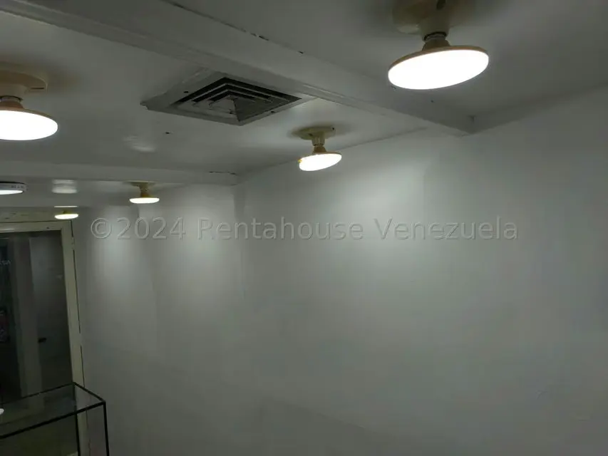 Local Comercial en Alquiler en Parroquia La Candelaria, Distrito Metropolitano - 3